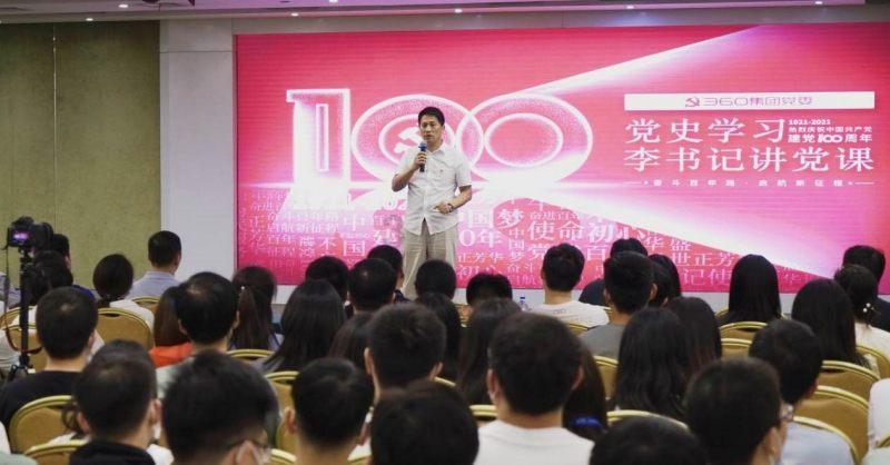 小泰迪被主人逼着训练,还不让休息,小表情真可怜!